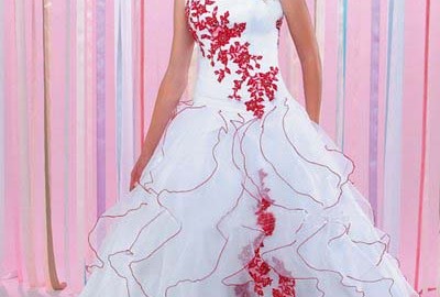 Vestido de 15 años Blanco con bordado floral Rojo